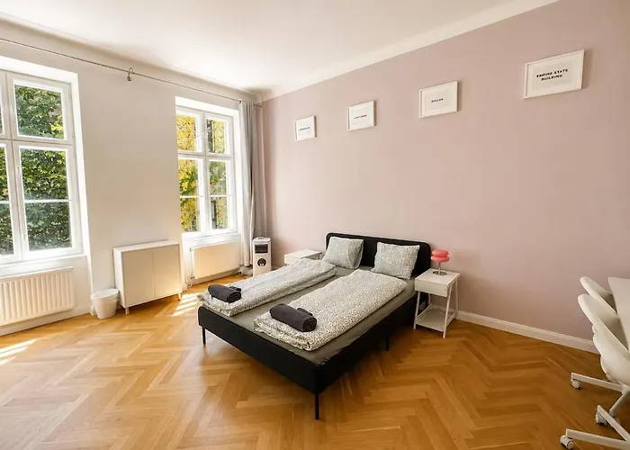 Urban Living Central, Large And Modern * Viena