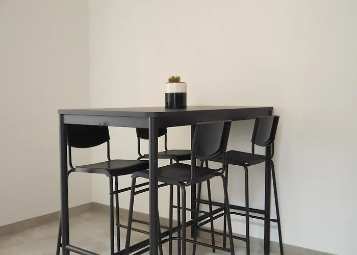 Urban Living Central, Large And Modern Viena